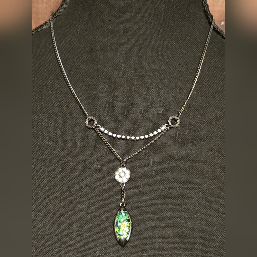 "Simply Vera Vera Wang" layered necklace with dichroic glass cabochon pendant. - Picture 5 of 7